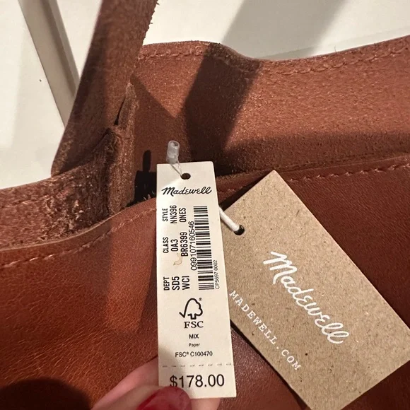 Madewell The Essential Bucket Tote - Picture 3 of 6